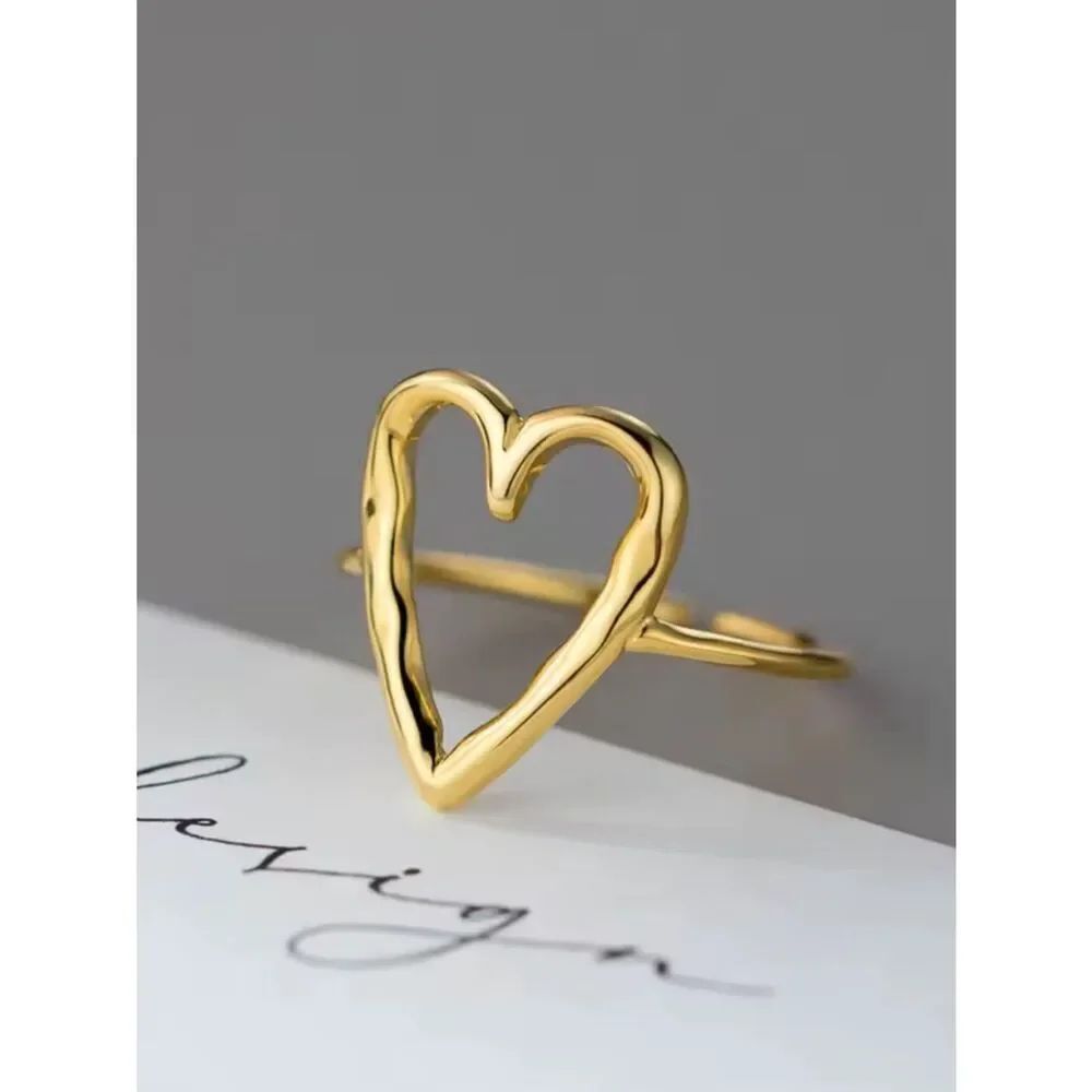 The Gold Wired Oversized heart ring in 925 silver and 14k plating